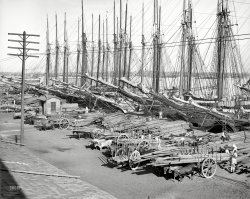 Havana, Cuba, circa 1904. "Muelle Tallapiedras (Tallapiedra wharf)." 8x10 inch dry plate glass negative, Detroit Publishing Company. View full size.