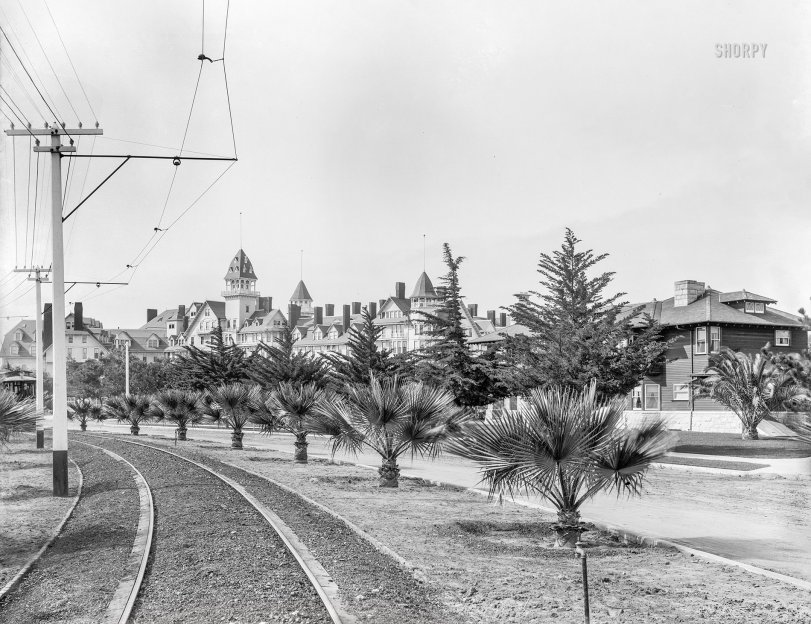 Coronado Beach, California, circa 1900. "Hotel del Coronado." Now welcoming guests after a bazillion-dollar makeover. 8x6 glass negative, Detroit Photographic Company. View full size.