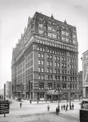 Buffalo, New York, circa 1910. "Hotel Iroquois, Eagle and Main streets." Our third look at this imposing edifice. 8x10 inch glass negative, Detroit Publishing Company. View full size.