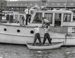 July 1942. "Washington, D.C. -- Washington yacht basin." 4x5 inch acetate negative by John Collier for the Office of War Information. View full size.