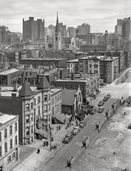 April 1942. "Chicago, Illinois" is all they wrote for this one; it seems to be a Sunday. Acetate negative by Jack Delano for the Office of War Information. View full size.